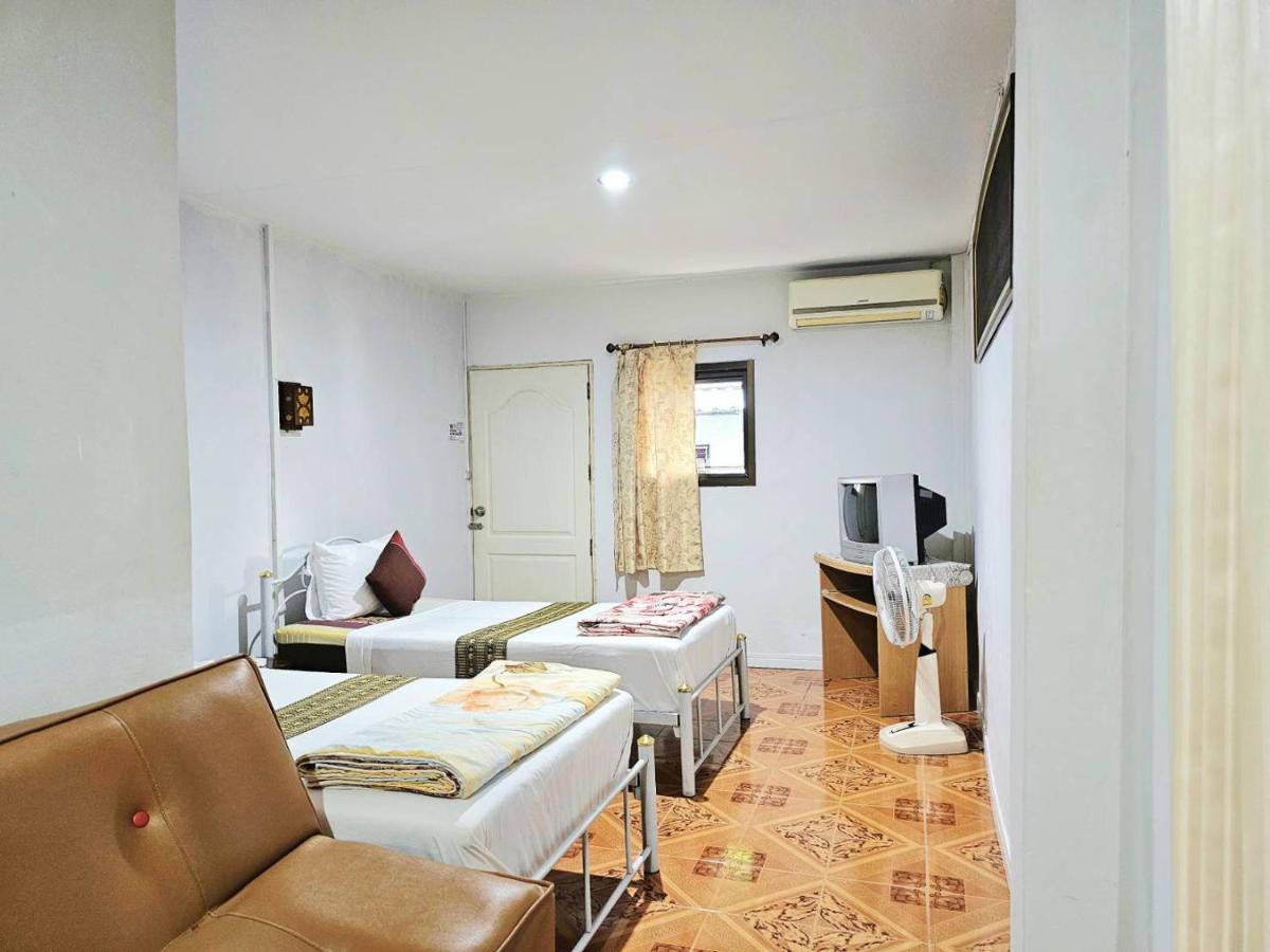 P.California Inter Hostel Nang Rong Exterior foto