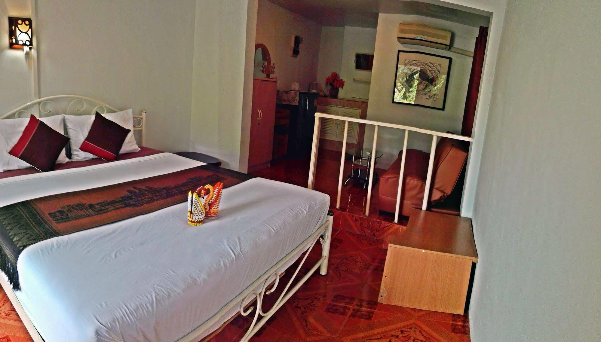 P.California Inter Hostel Nang Rong Exterior foto