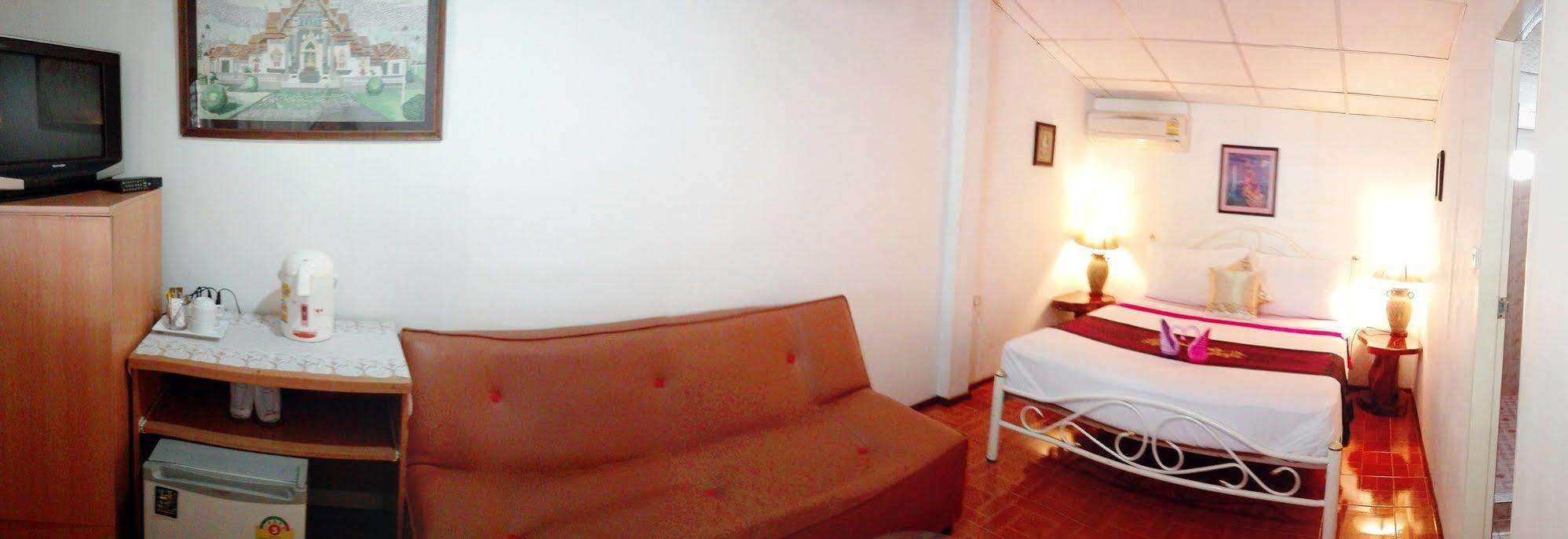 P.California Inter Hostel Nang Rong Exterior foto
